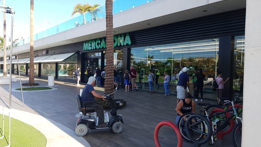 colas para entrar al mercadona coronavirus tenerife sur