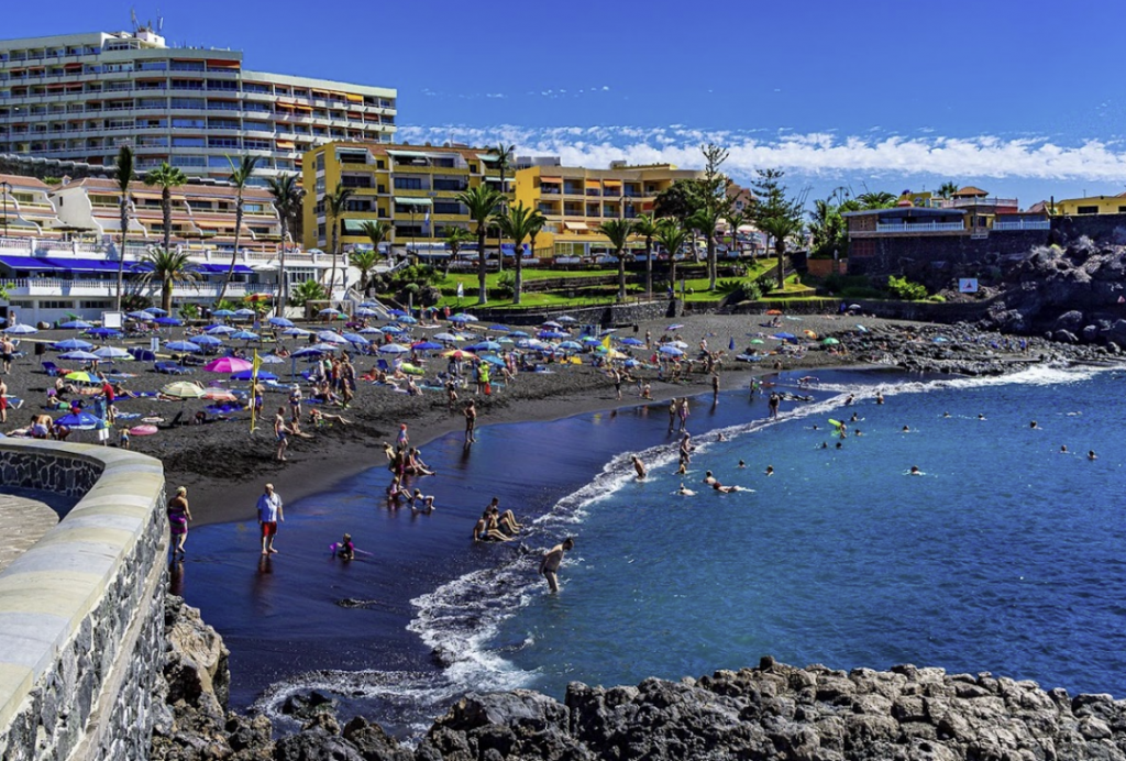 playa la arena en puerto santiago , santiago del teide