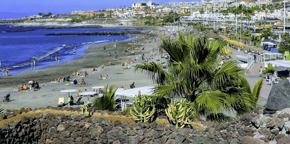 playa torviscas en fañabe costa adeje en el municipio de adeje
