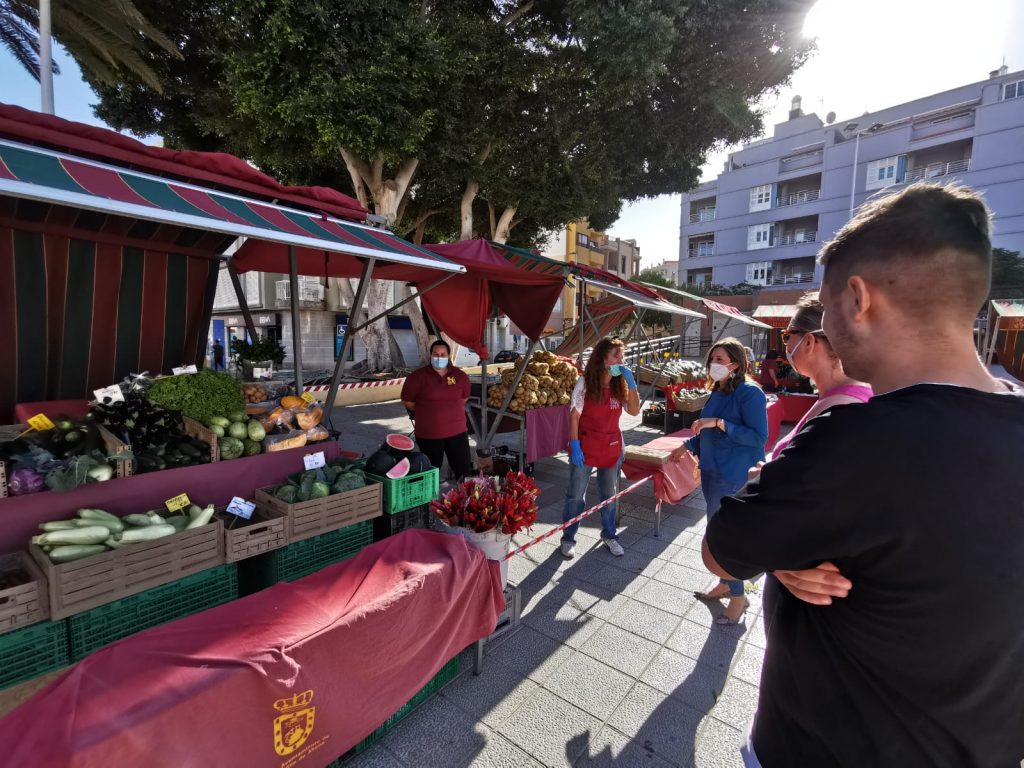 Mercado en la calle EL MÉDANO