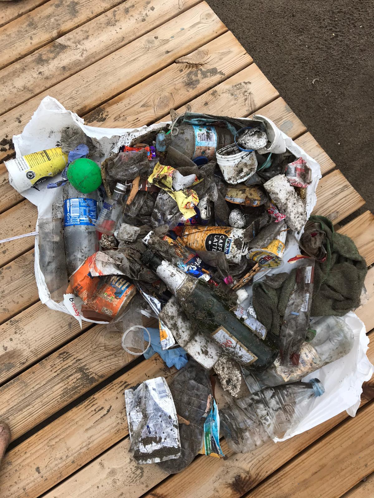 basura en la playa de los cristianos