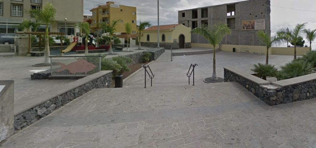 parque infantil y zona de recreo en los abrigos