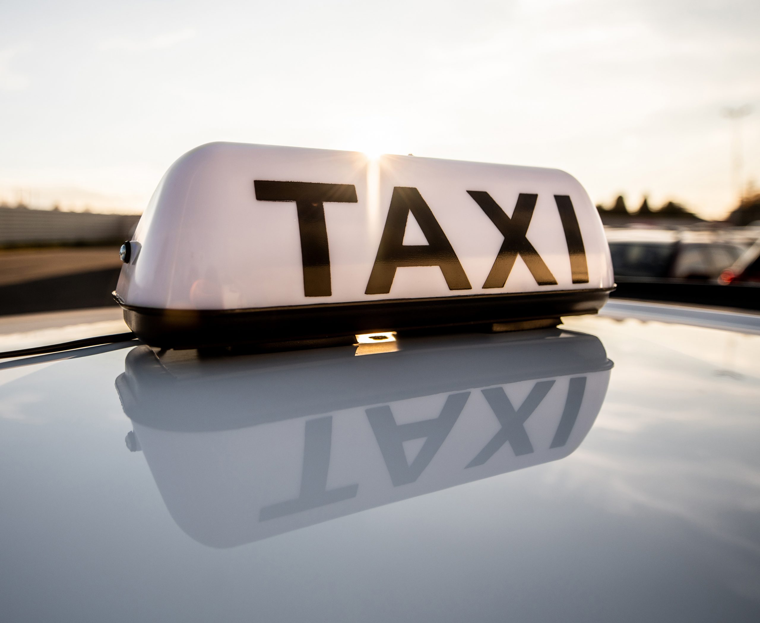 Taxi,Sign,During,The,Day