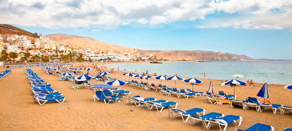 playa-los-cristianos-tenerife-en el pueblos de los cristianos