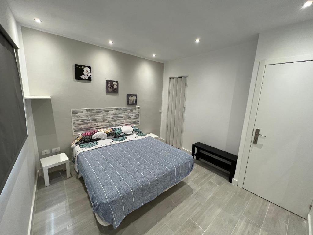 DORMITORIO CON CAMA COMODA EN LOS ABRIGO TENERIFE
