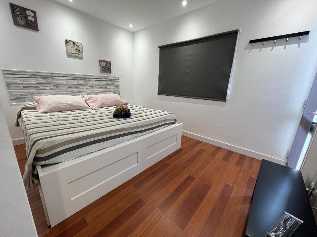 DORMITORIO EN HOSTAL TENERIFE SUR