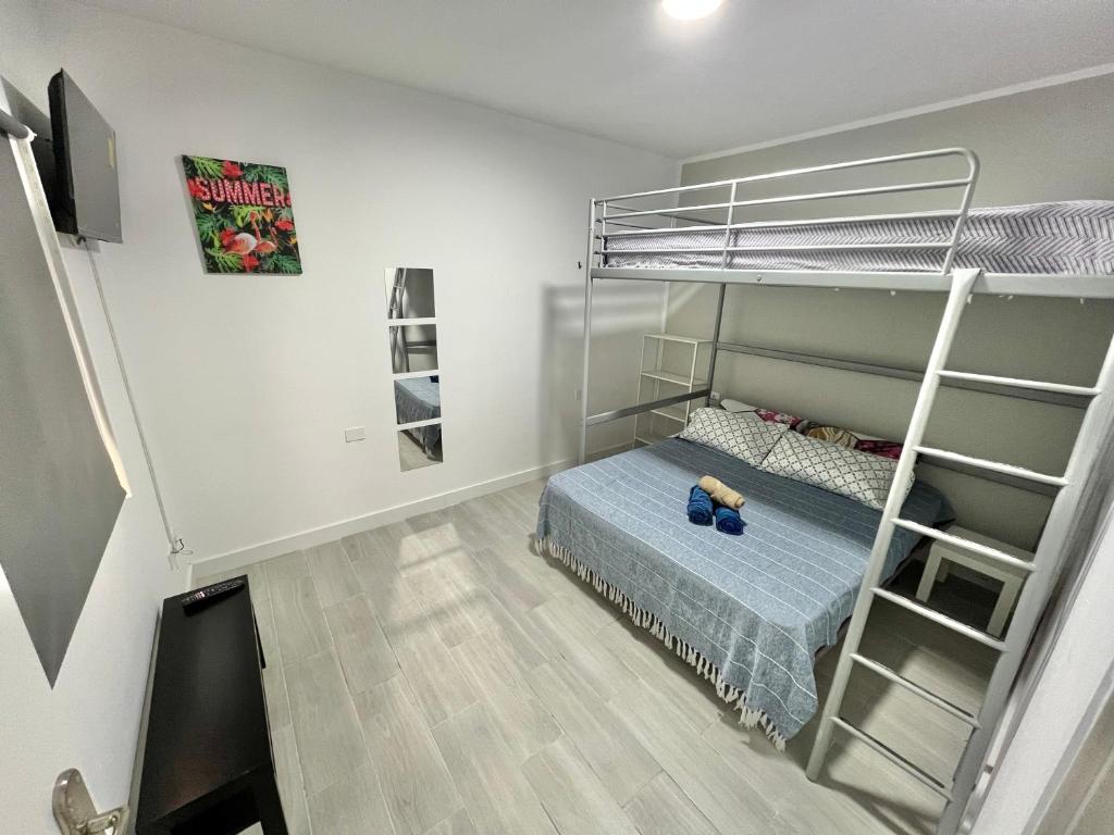 HOSTAL HABITACIÓN BARATA EN TENERIFE SUR