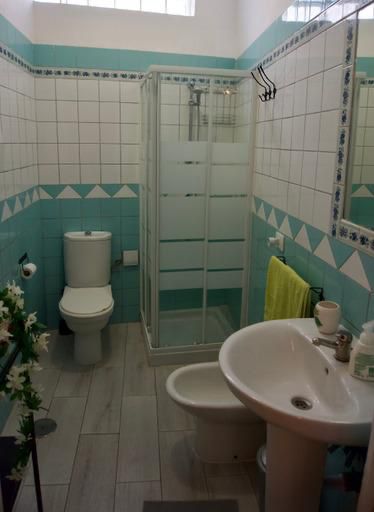 hostal con 2 baños muy limpios y a un precio asequible