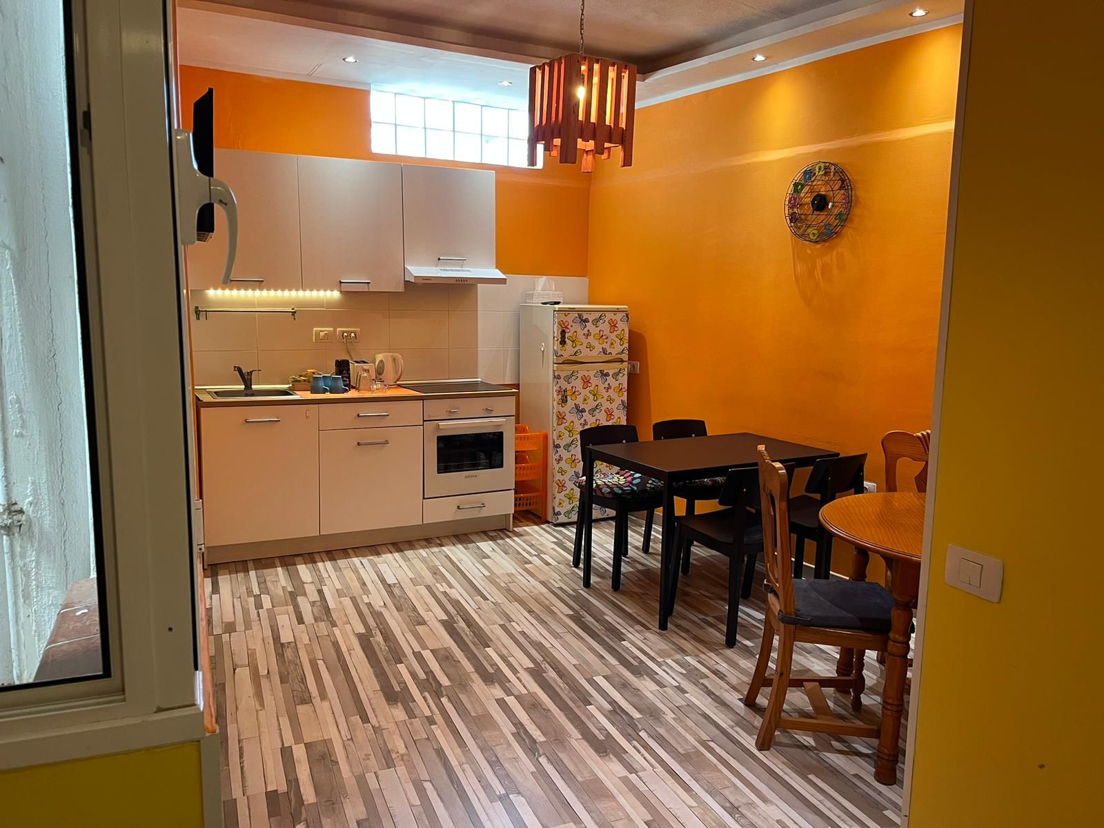 salon comedor hostal en tenerife sur limpio y barato