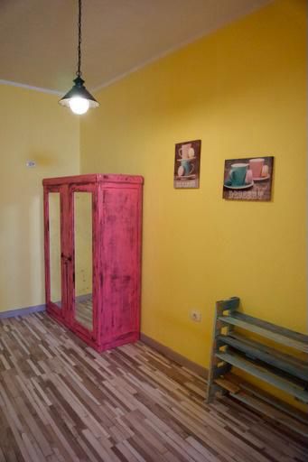 zona de armario en hostal en greanadilla tenerife sur