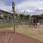zona de escalada del parque infantil en los cristianos tenerife